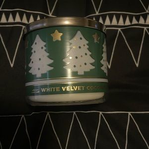 White velvet cookie candle